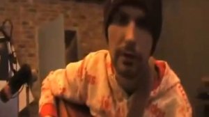 Noize MC показал как играть "Ругань из-за Стены".