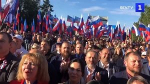 Жители ЛНР встретили заявление об объединении с Россией овациями