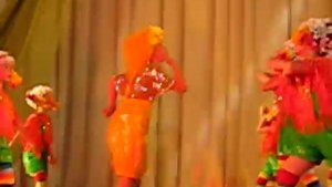 Красочный и необычный детский танец