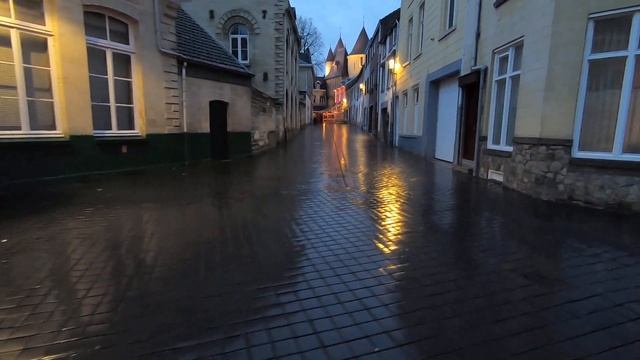 Walk around Valkenburg at Dusk Limburg the Netherlands смотреть онлайн