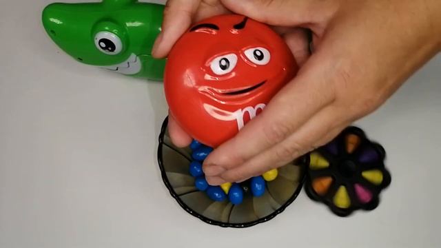 m&m's/Blue and red m&M's, simple dimple with M&M's and shark ммдмс смотреть онлайн