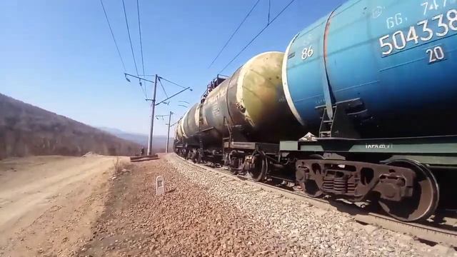 Система электровозов 2ЭС5К-074114 Ермак с наливным поездом и толкач 4ЭС5К-025 Ермак в хвосте.