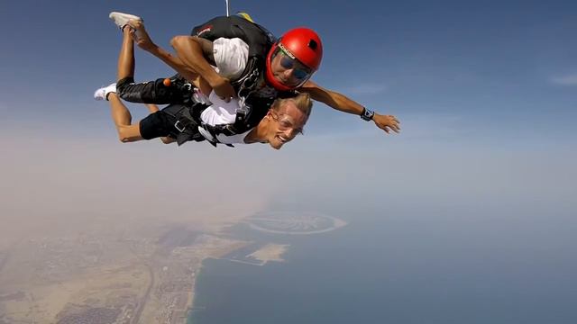 Прыжок с парашутом в Дубае | SkyDiveDubai смотреть онлайн