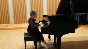 "Снежинки"( А. Стоянов). Исполняет Виктория Раимова 7 лет