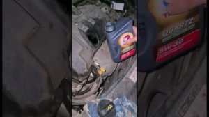 Как долить масло в двигатель авто если ТЫ девочка.