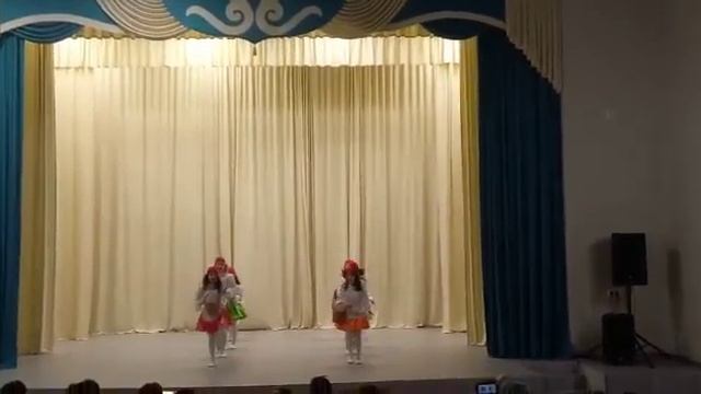 ансамбль Акварель (младшая группа) смотреть онлайн