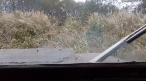 ГАЗ-71 не тонет в болоте и журналисты в нем находящиеся тоже