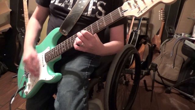 Squier Bullet Strat Review/Demo смотреть онлайн