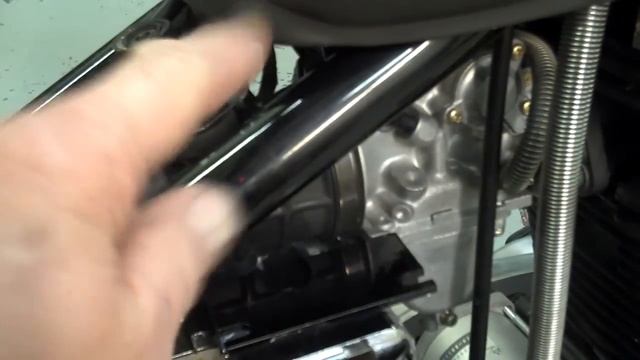 Suzuki Savage (S40) Mounting Rectifier to Battery Box смотреть онлайн