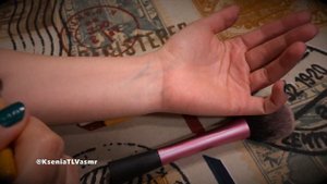АСМР.Массаж рук кисточками, шепотом.