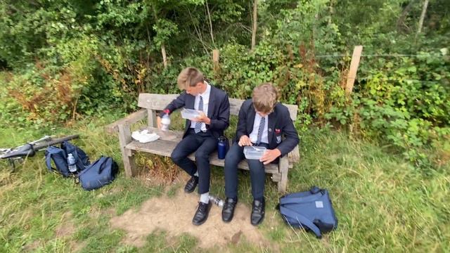 Кто первый выпьет 1 литр воды ложкой,получит 1000$ баксов челлендж! смотреть онлайн