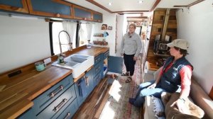 Stunning DIY Airport Shuttle Bus Conversion - Nissan Leaf Powered Off Grid Tiny House