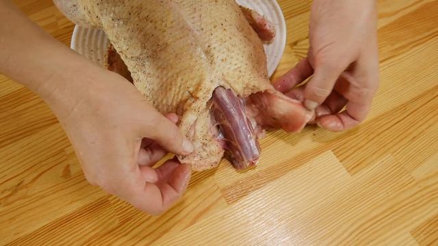 Утка с яблоками запеченная в духовке смотреть онлайн