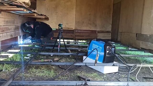 Металлический гараж . Вторая жизнь . Пол часть #1 смотреть онлайн