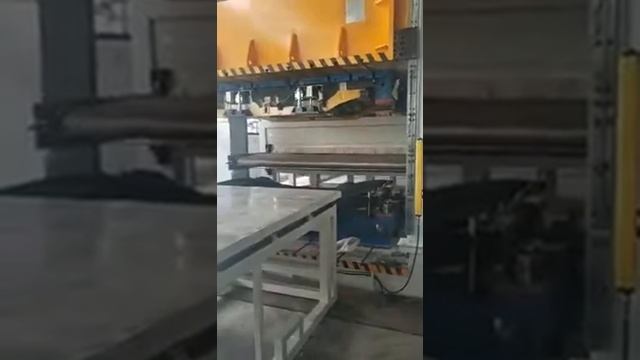 Автоматизированная производственная линия для формования автомобильных ковров.