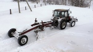 Расчистка снега грейдером. Чуть не скатились в овраг.