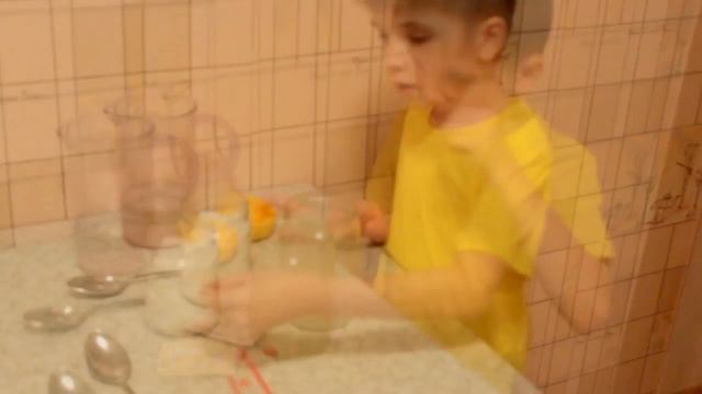 Как вырастить цветные кристаллы из соли | Family life L&M смотреть онлайн