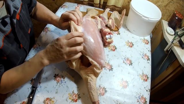 Сколько мяса в индюке...? Разделка обычного деревенского индюка. Разведение индюков смотреть онлайн