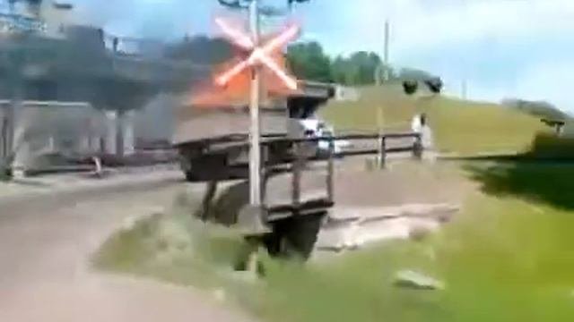 Горящий Грузовик едет по Дороге! Russian Firetruck Funny Video Joke In New 2014