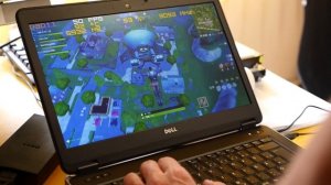 DELL E6440 with Core i5 + HD 8690m on Fortnite