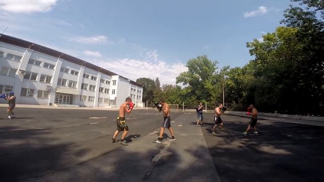 Тренировка на стадионе. Спарринги смотреть онлайн