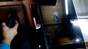 стеклоподъемник работает