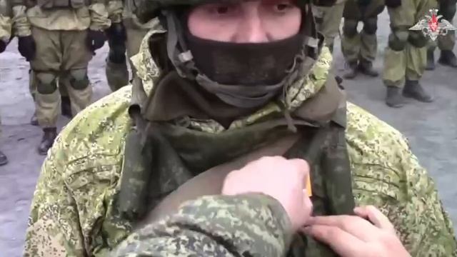 ?Кадры вручения военнослужащим ЗВО ведомственных и государственных наград. смотреть онлайн