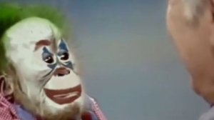 ОБЕЗЬЯНА КЛОУН | МУЖИК РЖЁТ НАД ОБЕЗЬЯНОЙ С ГРИМОМ КЛОУНА | ТИКТОК МОМЕНТ МЕМ