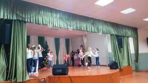 танец"Шишки ёлки"