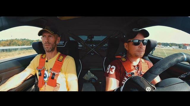 Тормоз-Взгляд-Руль-Газ. Наваливаем на гоночном треке. смотреть онлайн