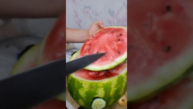 Как правильно резать арбуз! (арбуз - мальчик) смотреть онлайн