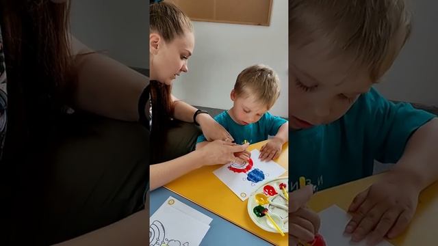 Рисование спонжем. Детский сад Дарвик Минск. смотреть онлайн