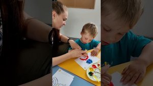 Рисование спонжем. Детский сад Дарвик Минск.