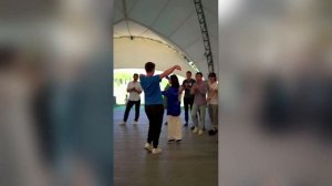 Чеченская лезгинка. Красивые девушки танцуют на свадьбе.