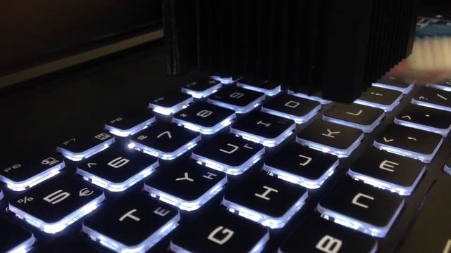 Лазерная гравировка клавиатуры ноутбука MSI смотреть онлайн