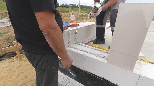 Кладка угловых блоков на клей пену | Дом из газобетона