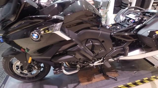 Новый мотоцикл BMW K1600B достаем из коробки. BMW K1600 Bagger Unboxing смотреть онлайн