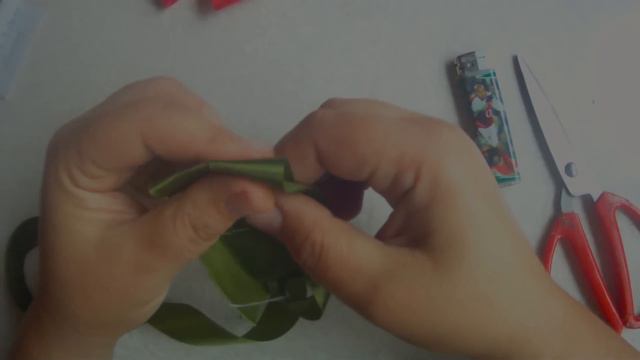 Резинка на гульку-пучок из цветов Канзаши/The elastic on the bun from flowers Kanzashi