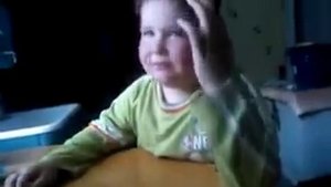 Прикол ребенок учит стих