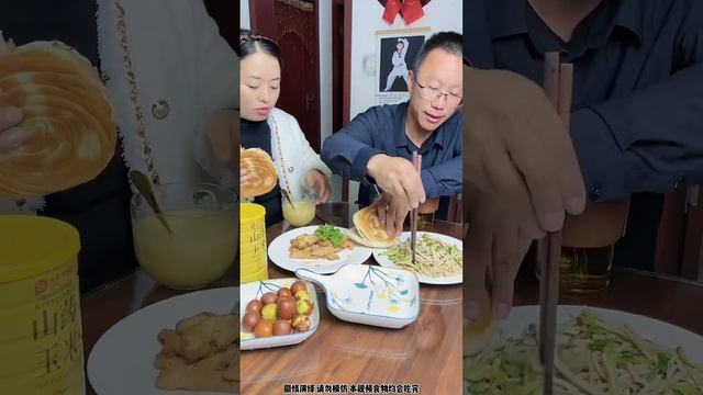 雞腿雞排都幫老公準備了，他竟然想多吃，沒想到河粉裡的雞腿更多吧！【峰哥夫婦】