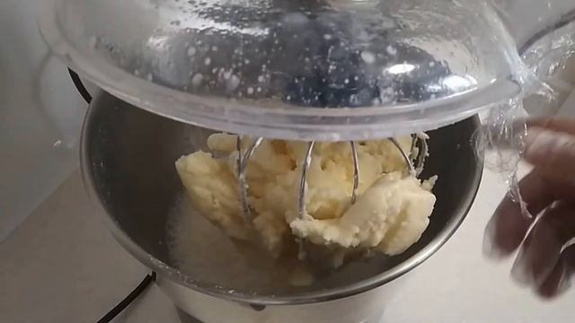 Как сделать сливочное масло из деревенских сливок