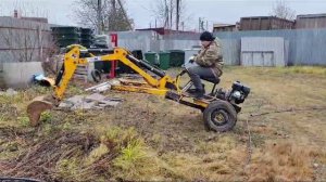 Мини-экскаватор в работе