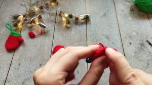 Мастер-класс. Новогодняя варежка крючком на ёлку!