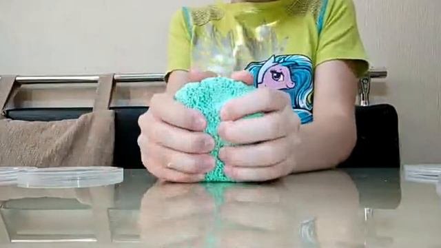 Ищем игрушки в шариковом пластихелине !