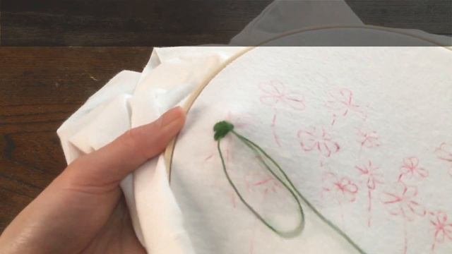 カタバミの刺繍  / Hand Embroidery : Oxalis 【Tシャツを花だらけにしたい04】