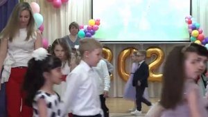 Парный танец на выпускном утреннике «Первоклашки всюду первоклашки"