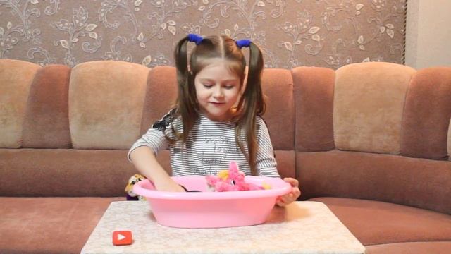 Стихи об Алёнке от имени Алёнки в исполнении Алёнки смотреть онлайн