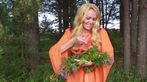 «Дуда Платтьӧа» Дуда - хозяйка лесных ягод.