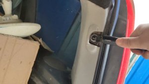 Замена амортизаторов багажника на Honda HR-V и не только