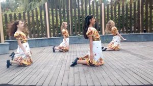 Современный танец под русскую народную песню